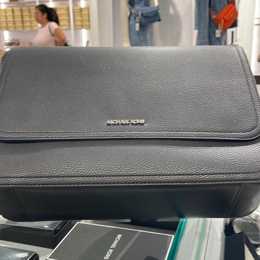 MICHAEL KORS
Cooper Messenger Laptop Bag
Black
 NWT - Picture 10 of 16